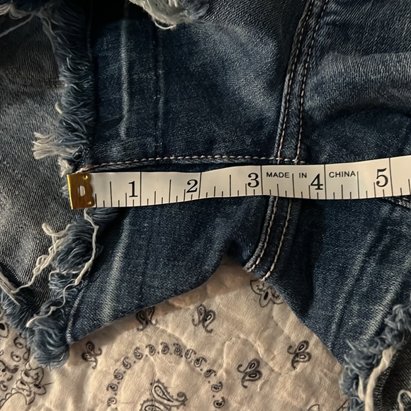 Distressed denim shorts - Picture 7 of 10